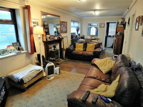 Lounge/Dining Room