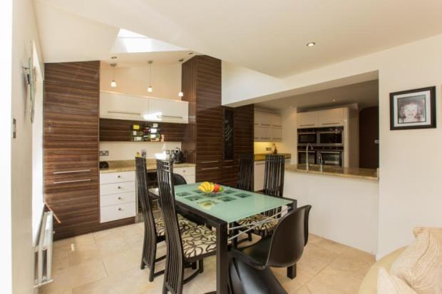 Open Kitchen/Lounge