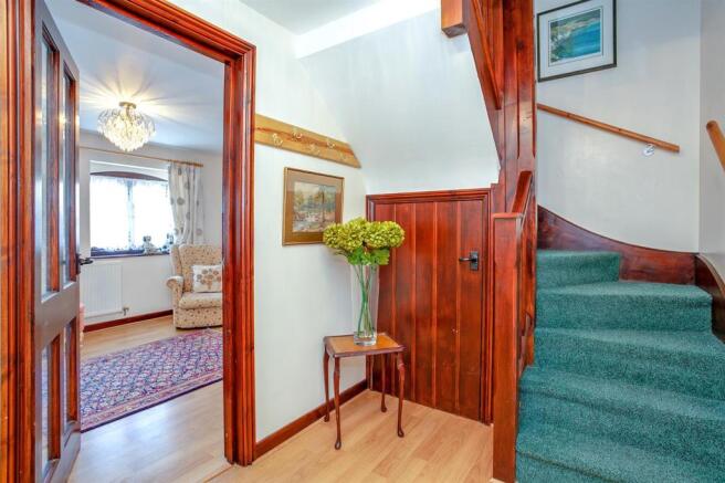 Hallway 2.jpg