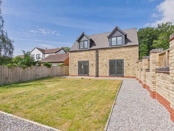 4 bed Detached for sale Image 10