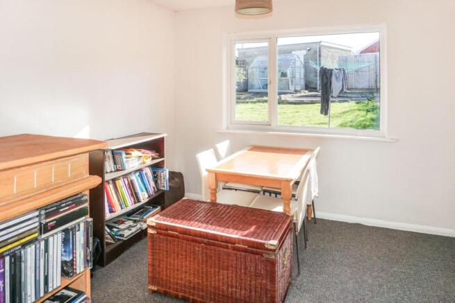 Bed 3 / Dining Room