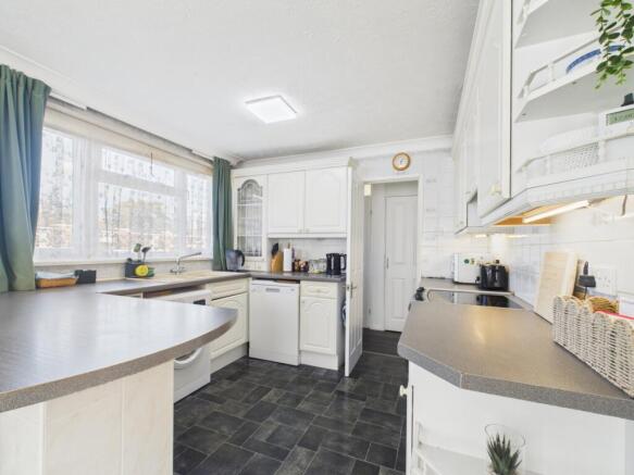 EweMove Basingstoke Estate Agents - Cleveland Clos