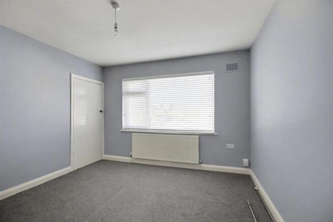Bedroom 1_1.jpg