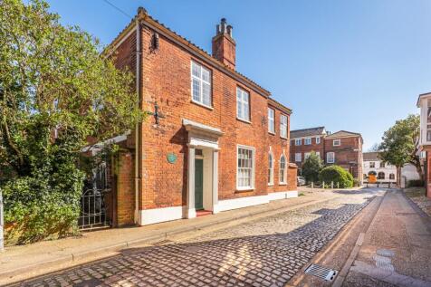 Hidden Gem in Norwich City Centre with Parking, Shared Garden, and Charming Period Features