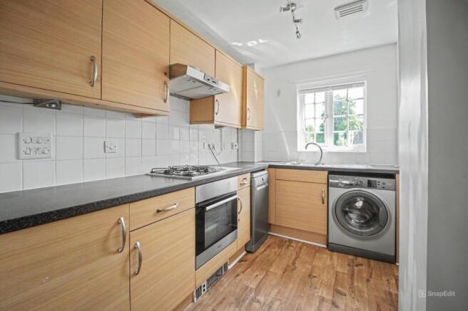 6  Candover Court, Beggarwood, Basingstoke, Hampshire    RG22 4PG