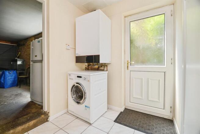 4 bed Detached for sale Image 5