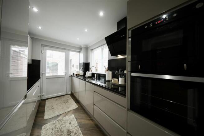 3 bed Semi-Detached for sale Image 12