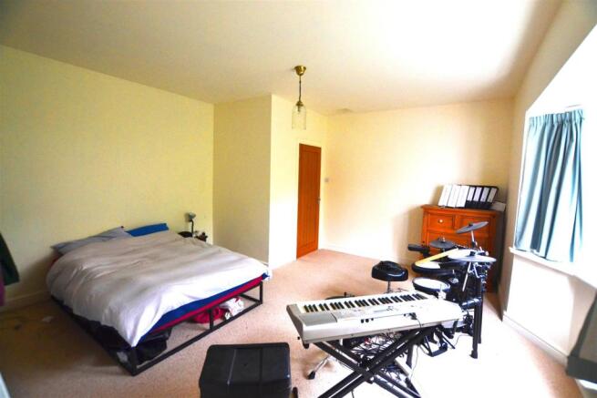 bedroom 2 (2).jpg