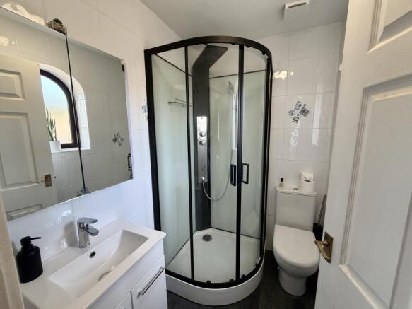 4 bed Detached for sale Image 6