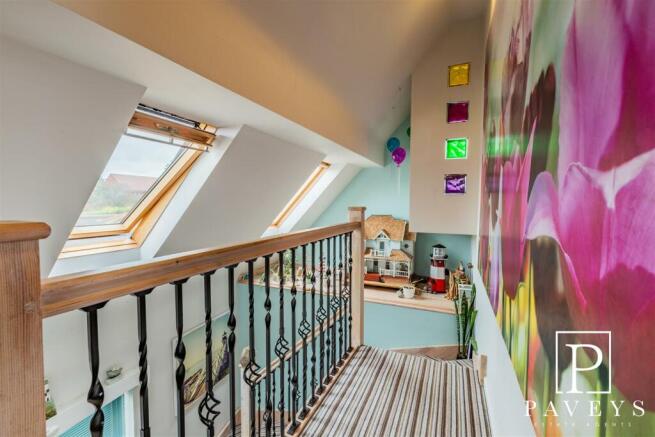 FIRST FLOOR LANDING