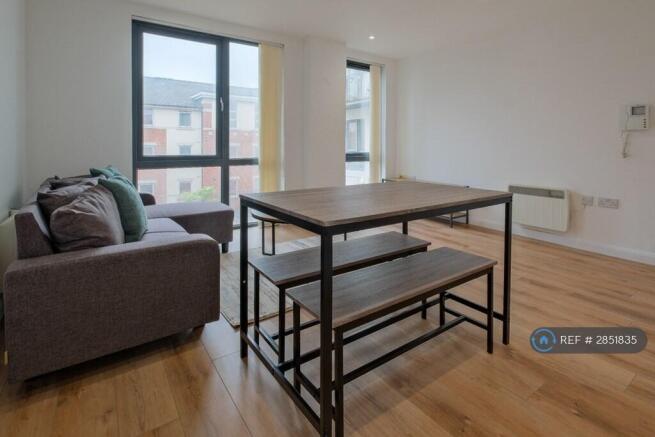 2 bed Flat to rent Image 7