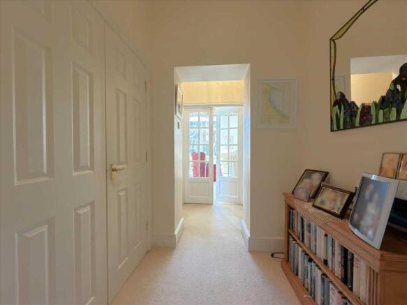 2 bed Flat for sale Image 11