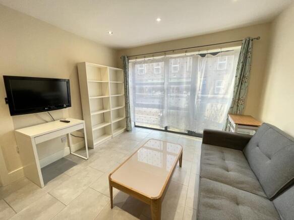 2 bed Apartment to rent Image 4