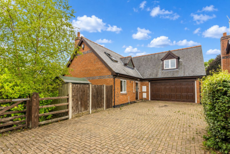 Swallowfields, Farndon, Chester, CH3