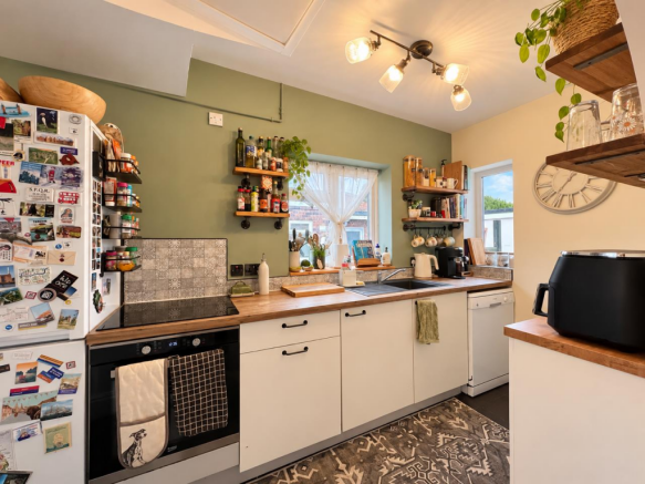 51 Kingshill park - kitchen.png