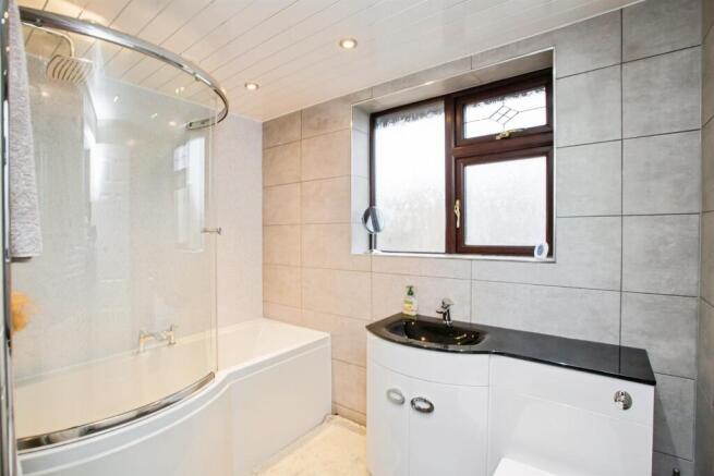 4 bed Detached for sale Image 12