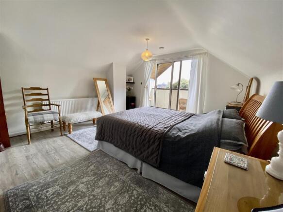 BEDROOM 2