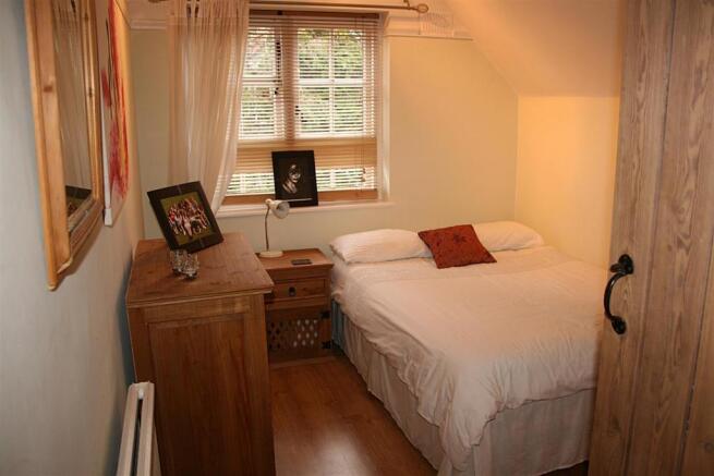 bedroomwhite.JPG