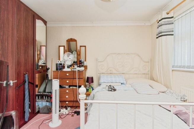 3 bed Terraced for sale Image 10