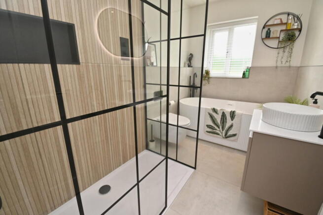 3 bed Town House for sale Image 9