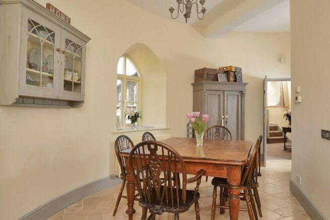 LIVING KITCHEN -...