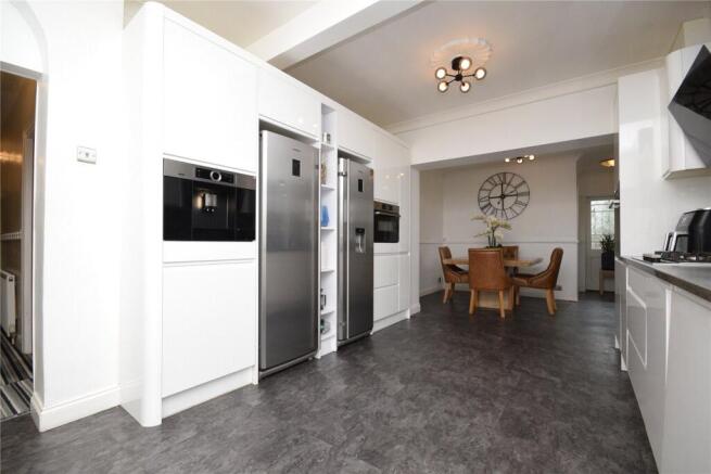 4 bed Bungalow to rent Image 5