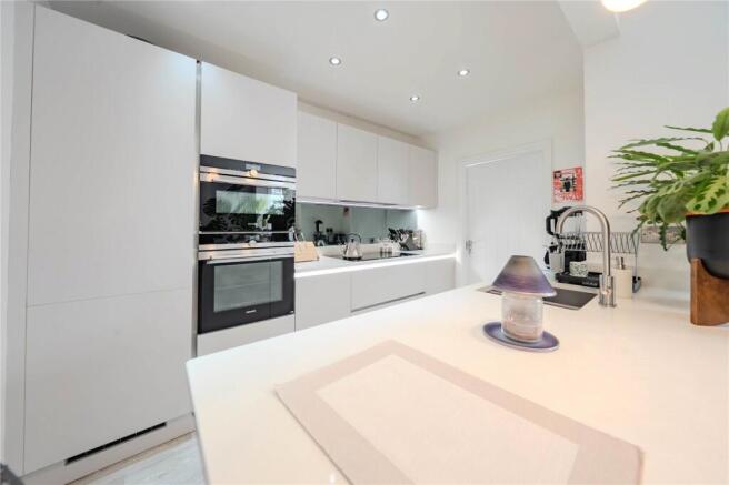 4 bed Semi-Detached for sale Image 6