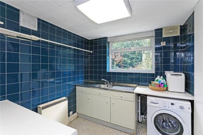 5 bed Detached for sale Image 5