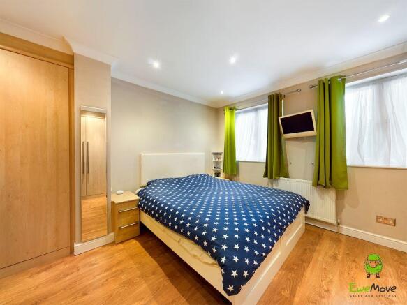 Bedroom 1 (Double)