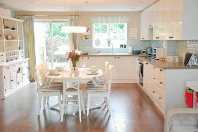 KITCHEN AREA
