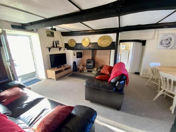 LIVING/DINING ROOM