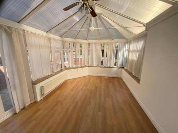 3 bed Semi-Detached to rent Image 8