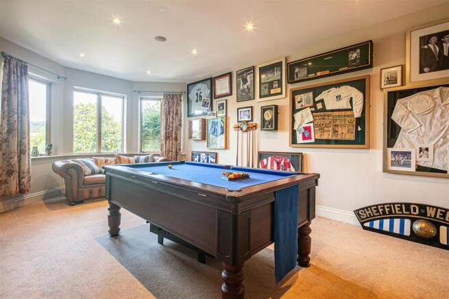 5 bed Detached for sale Image 12