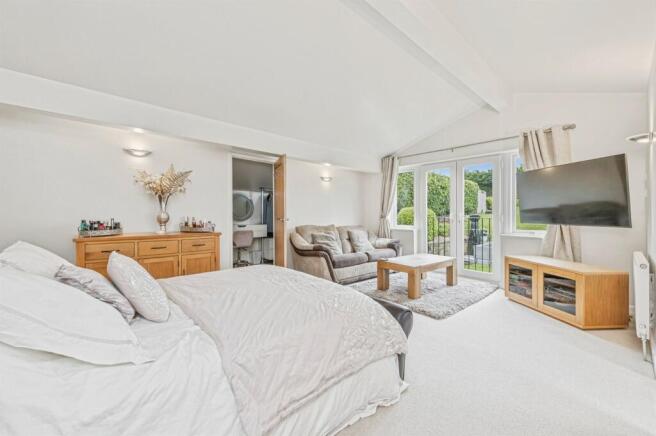 4 bed Semi-Detached for sale Image 6