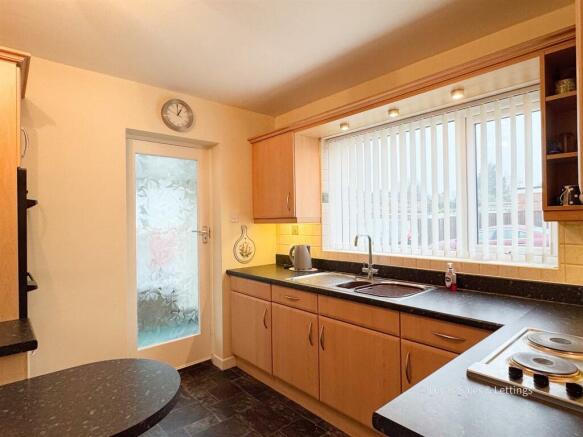 47 Pennine Way Kettering-04.jpg