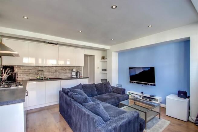 Living room 3.jpg