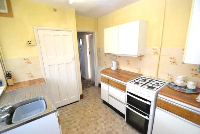 Kitchen 2.JPG