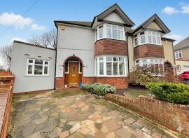 86, Elmwood Crescent, Luton LU2 7HY