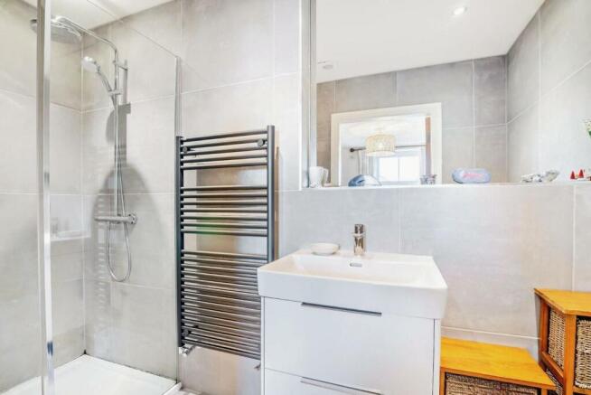 new en suite photo.jpg
