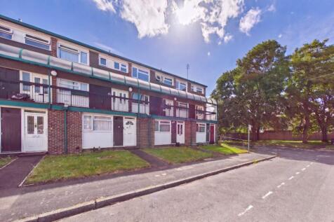 Worcester Close, Farnborough, Hampshire, GU14