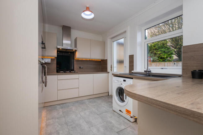 16, Renshaw Road, Elderslie,  Renfrewshire, PA5 9L