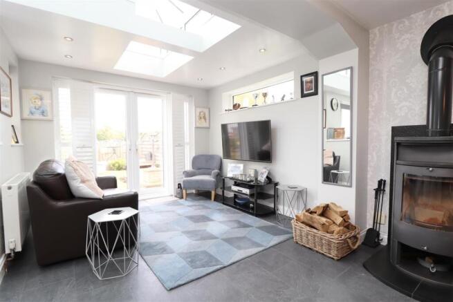 4 bed Detached for sale Image 5