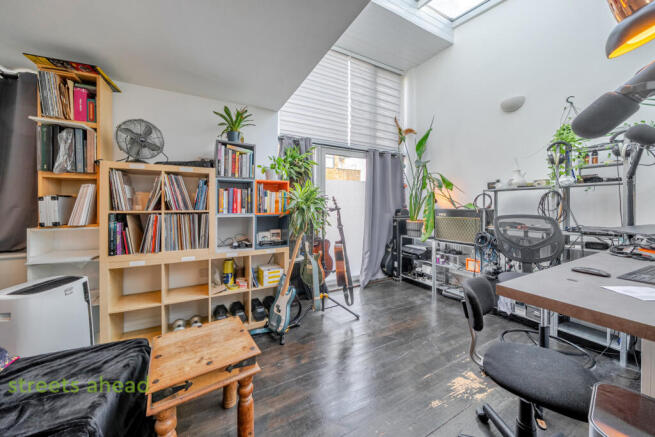 3df2d09f-03f8-4c6...