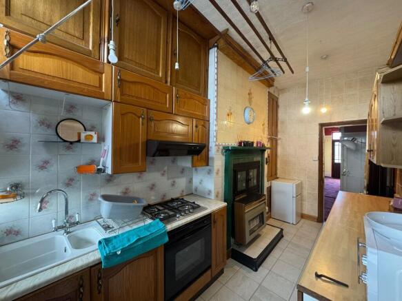 5 bed Terraced for sale Image 9