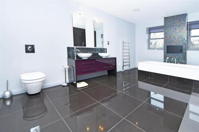 Master En-Suite
