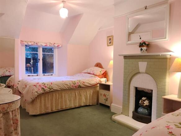 BEDROOM 3 2.jpg