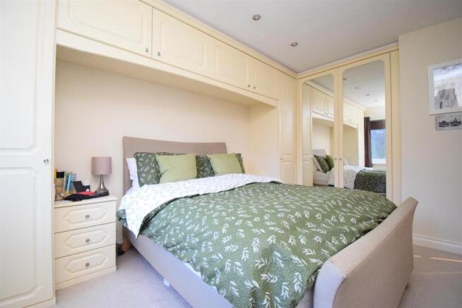 4 bed Detached to rent Image 10