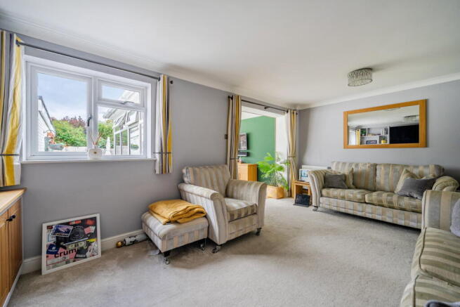 Kestrel Road, Basingstoke RG22 5PL photo 4
