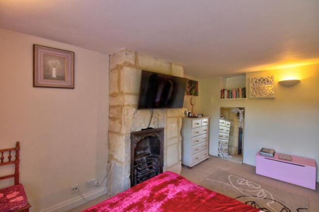 Bedroom 1 (2)