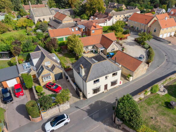 4 bed Detached for sale Image 11